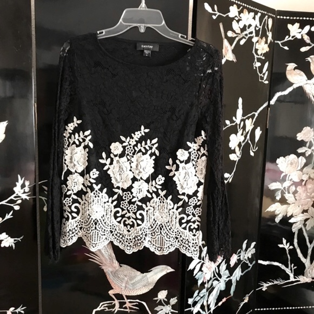 🐼laced top with appliqué